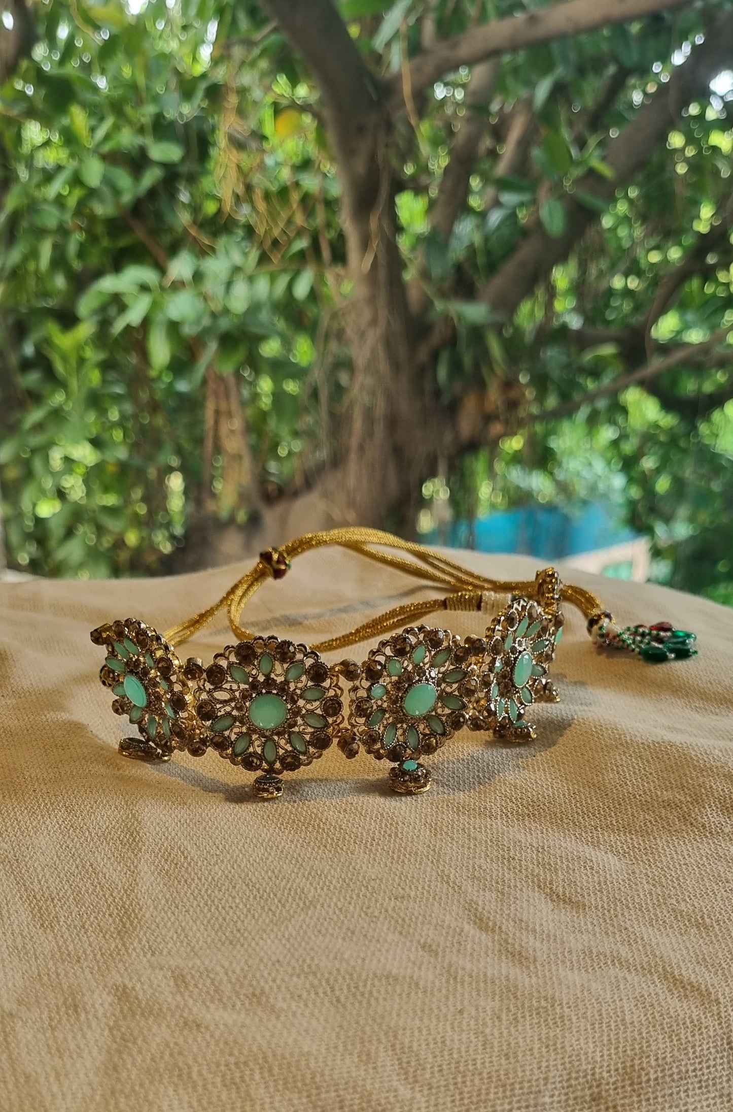 Zewar - Guluband (Feroza Phool)