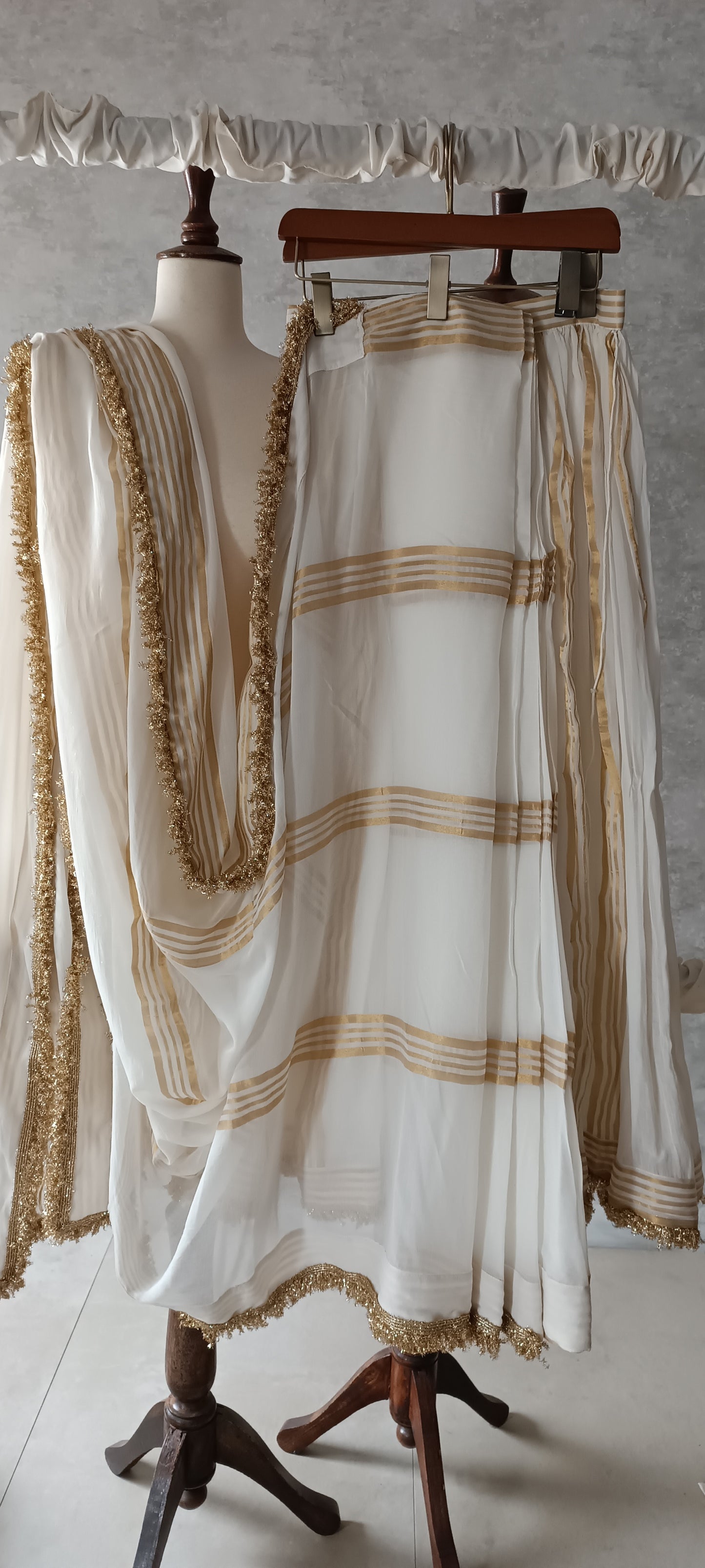 Sari - Dhaka Malmal Ghagra Sari (soft white)