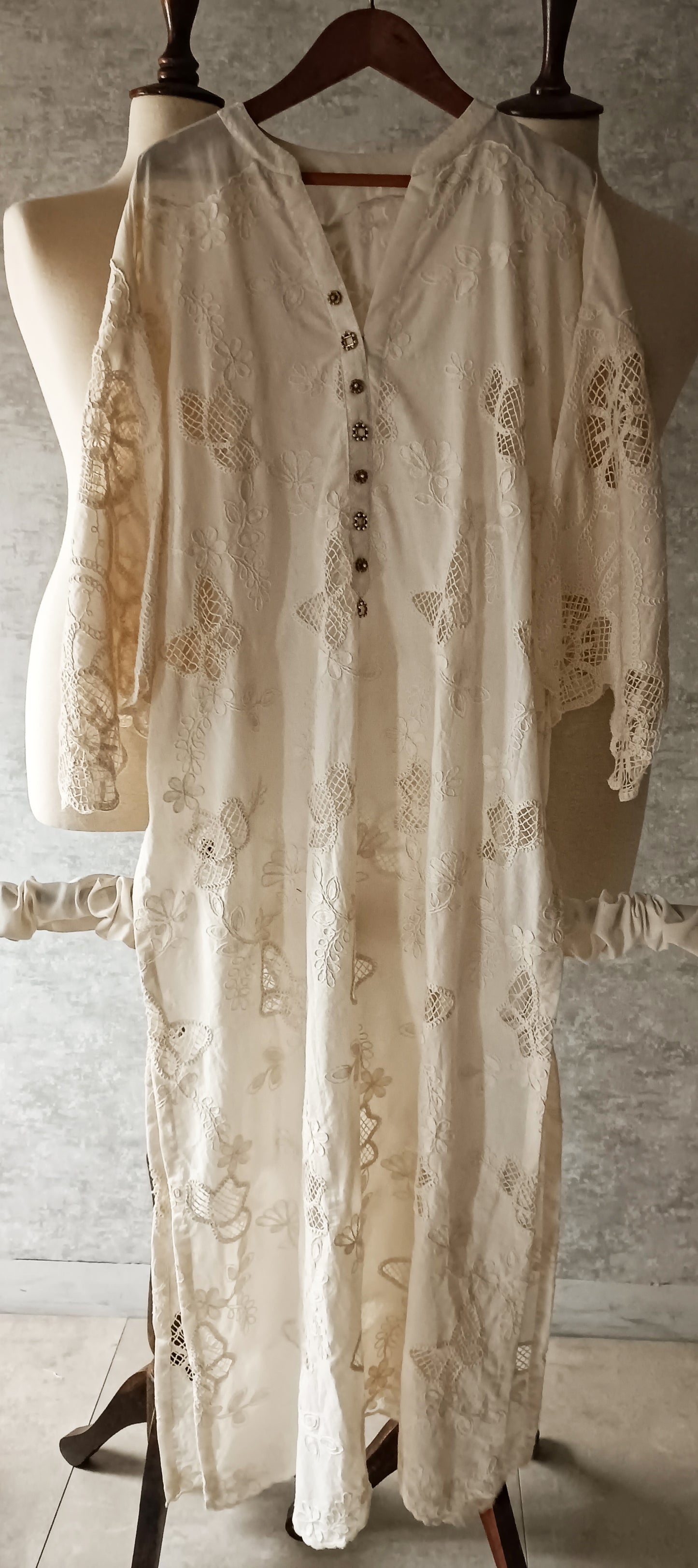 Mani (Autumn Edit) Shades of Ivory - Embroidered Bobbin Lace Butterfly