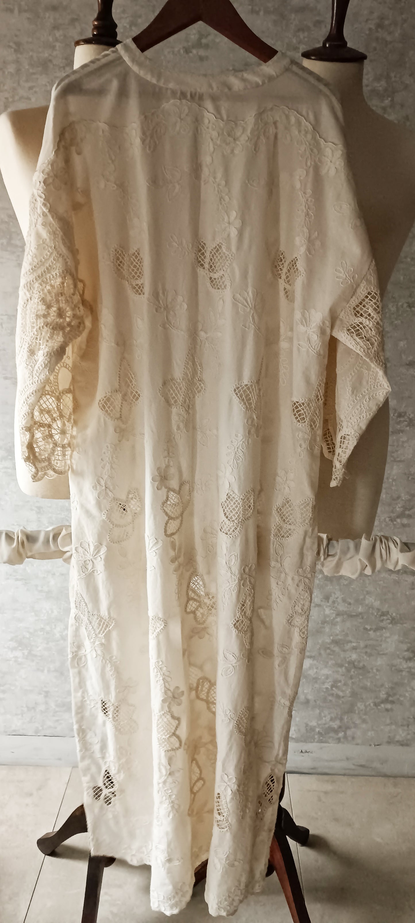 Mani (Autumn Edit) Shades of Ivory - Embroidered Bobbin Lace Butterfly