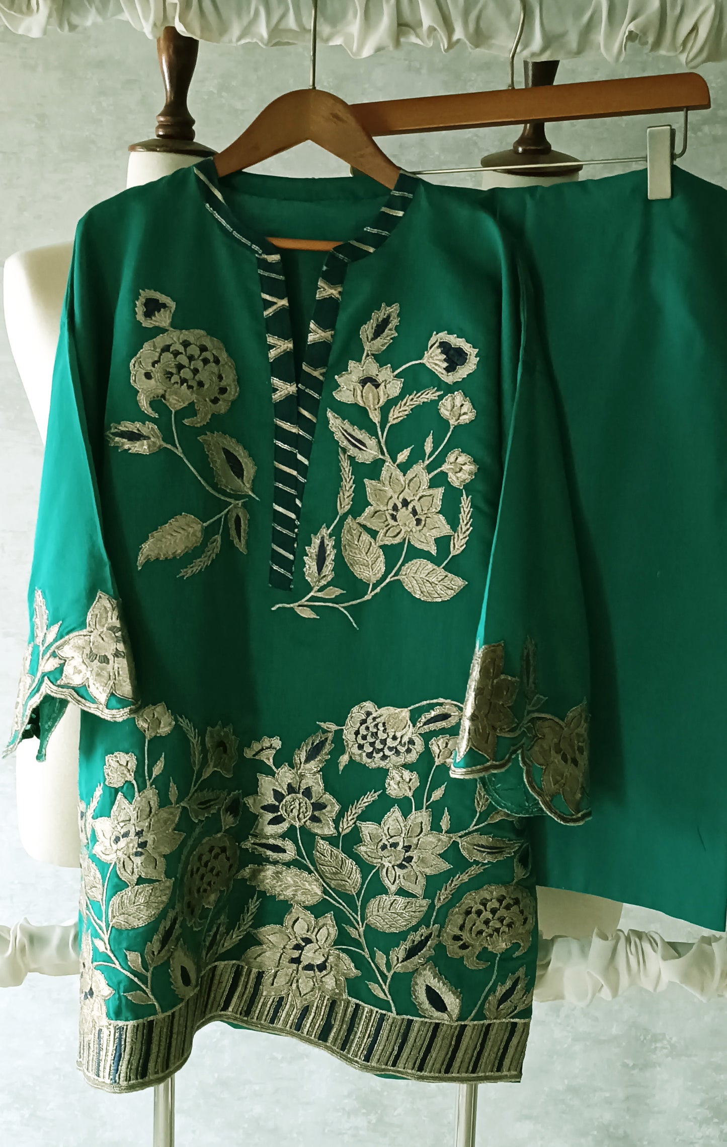 Mani (Autumn Edit) Pure Chanderi - Emerald Orchard