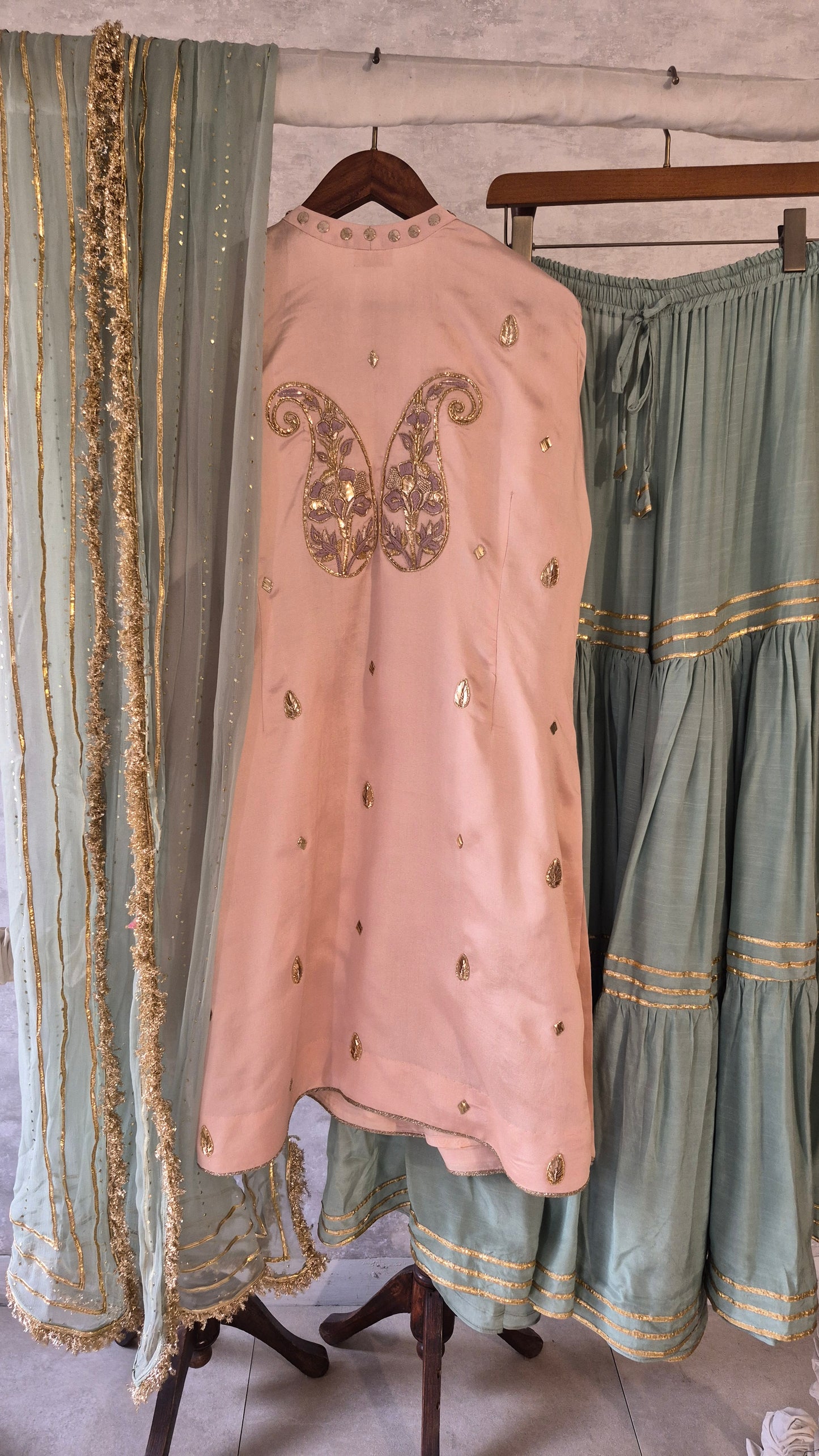 Roseate Heritage Paisely