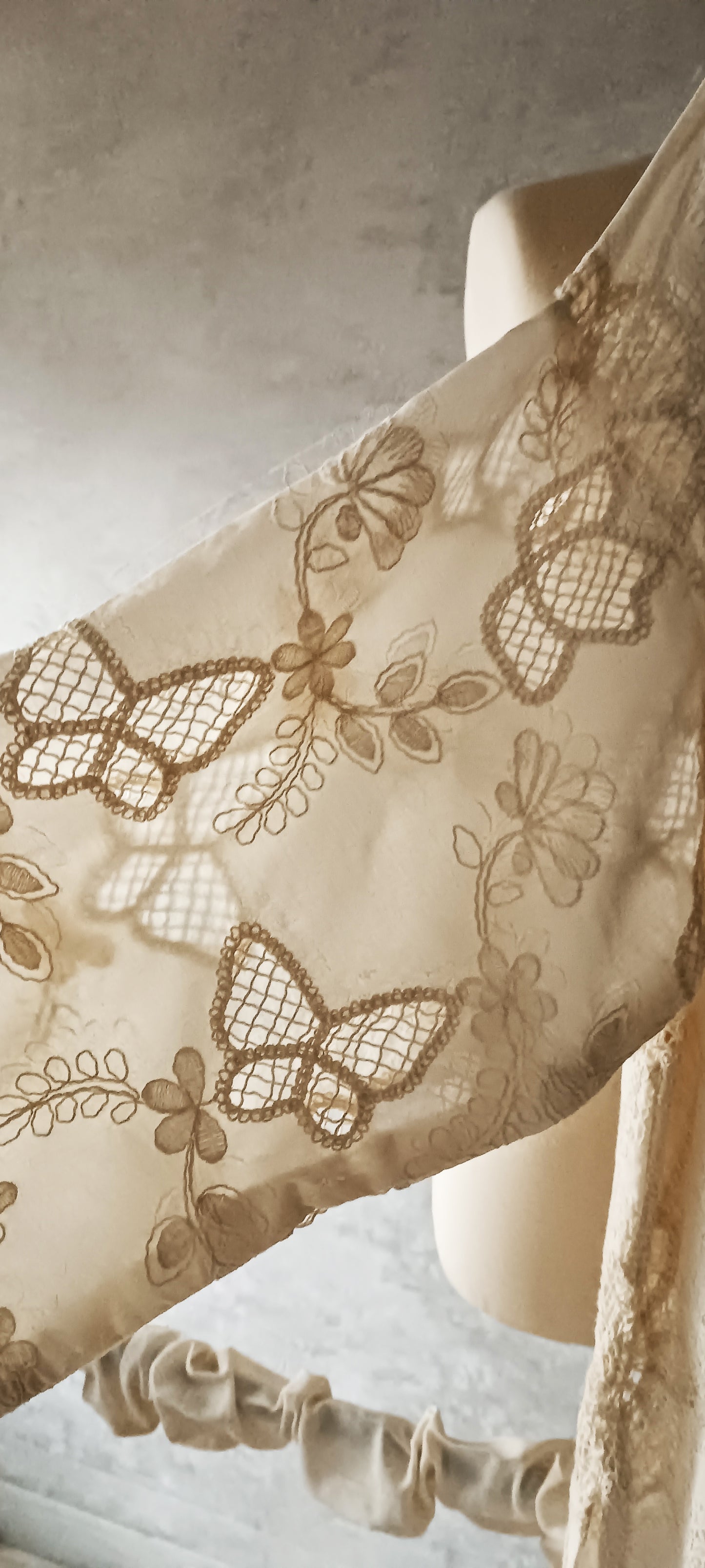 Mani (Autumn Edit) Shades of Ivory - Embroidered Bobbin Lace Flower