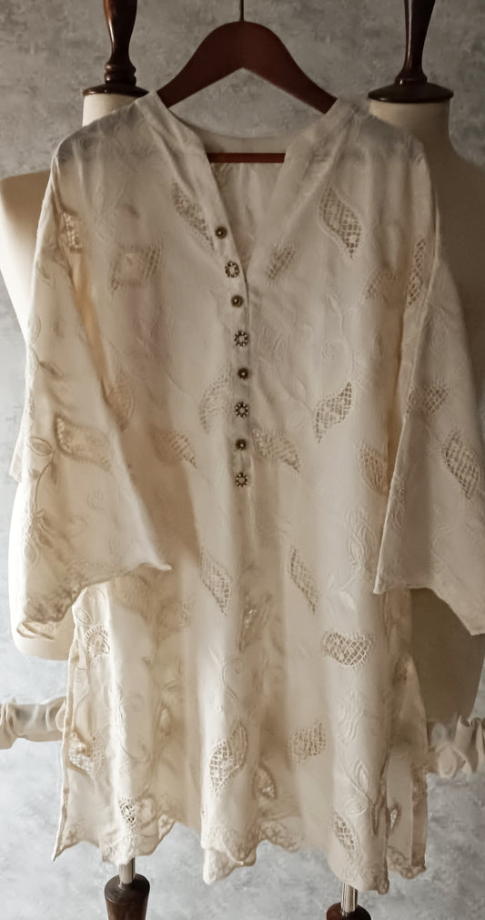 Mani (Autumn Edit) Shades of Ivory - Embroidered Bobbin Lace Leaf
