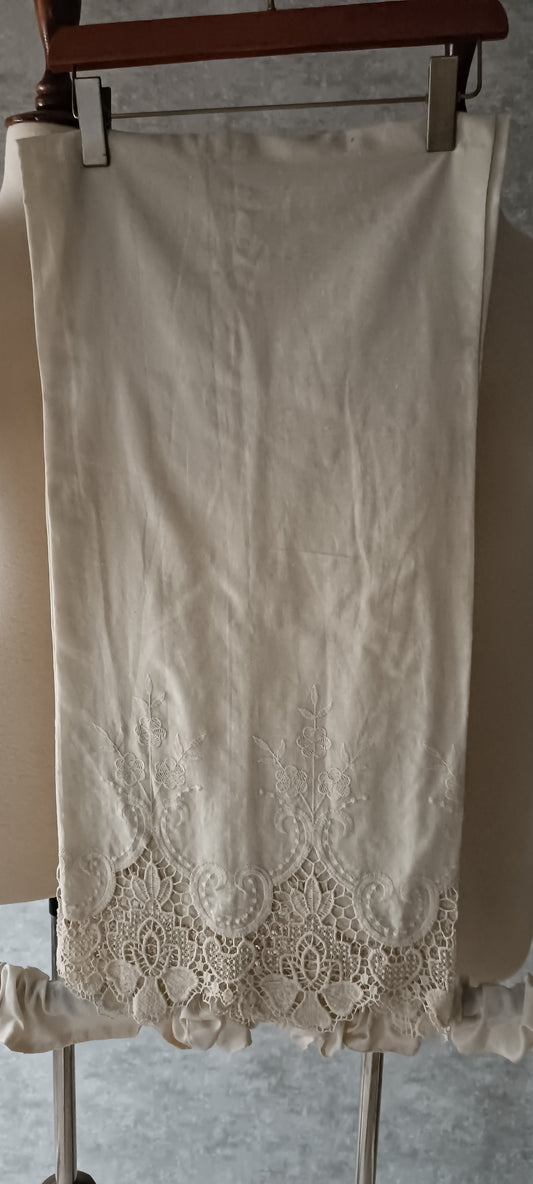 Mani (Autumn Edit) Shades of Ivory - Embroidered Bobbin Lace Eezar