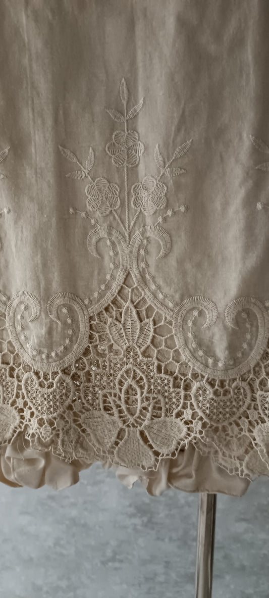 Mani (Autumn Edit) Shades of Ivory - Embroidered Bobbin Lace Eezar