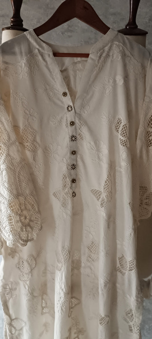 Mani (Autumn Edit) Shades of Ivory - Embroidered Bobbin Lace Butterfly
