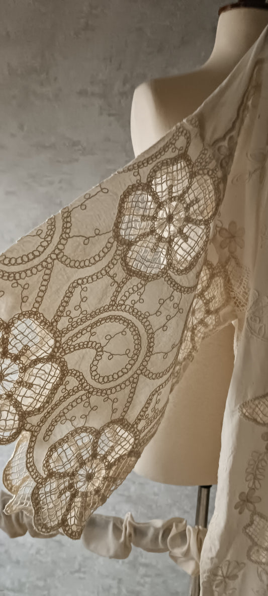 Mani (Autumn Edit) Shades of Ivory - Embroidered Bobbin Lace Butterfly
