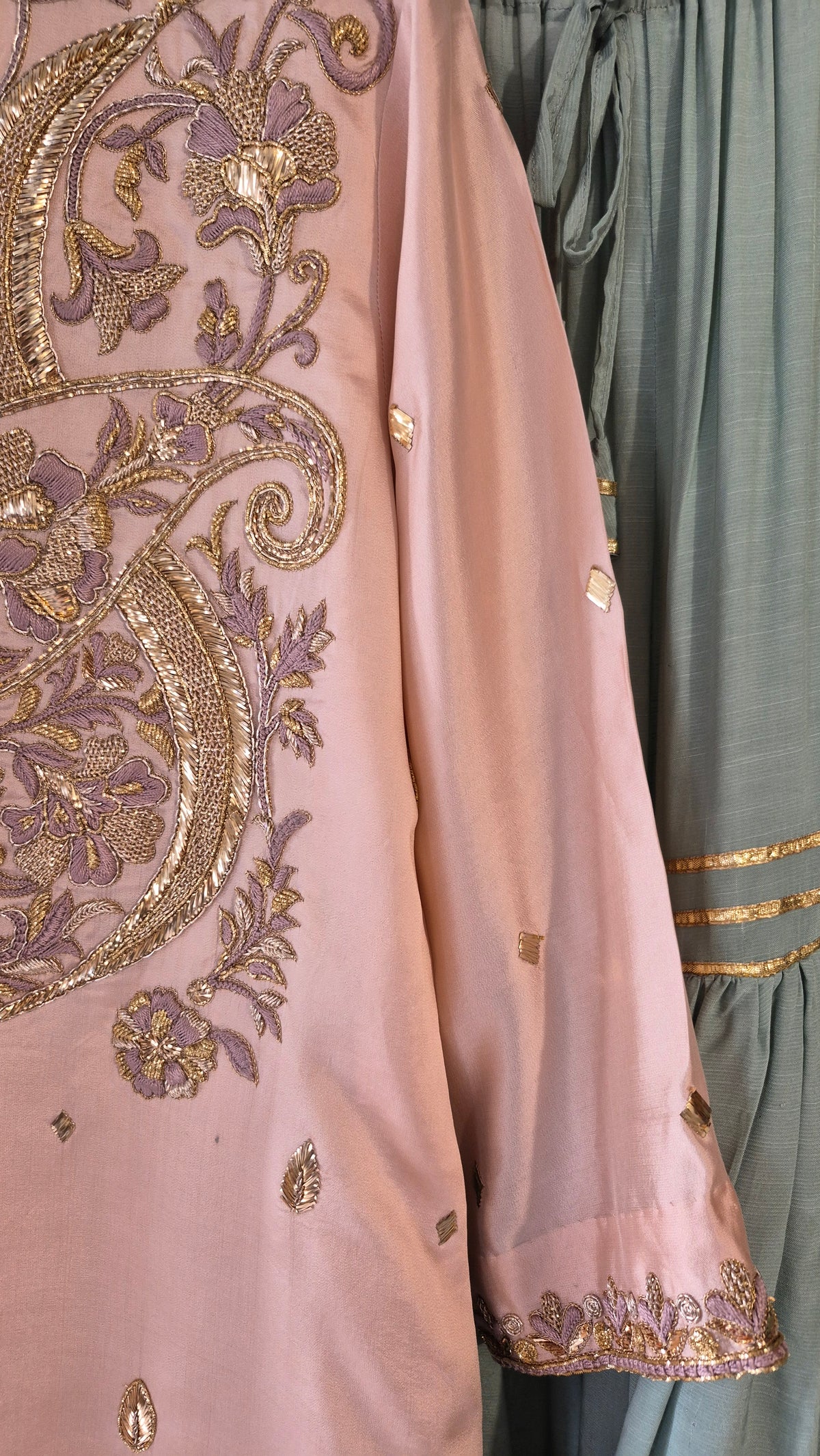 Roseate Heritage Paisely