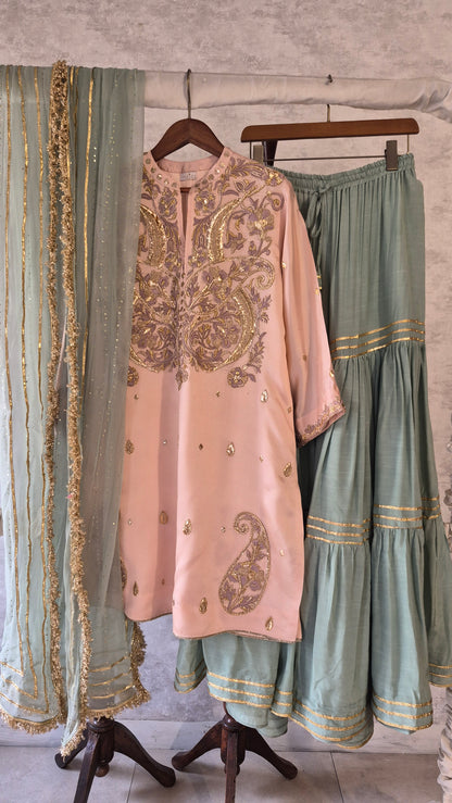 Roseate Heritage Paisely